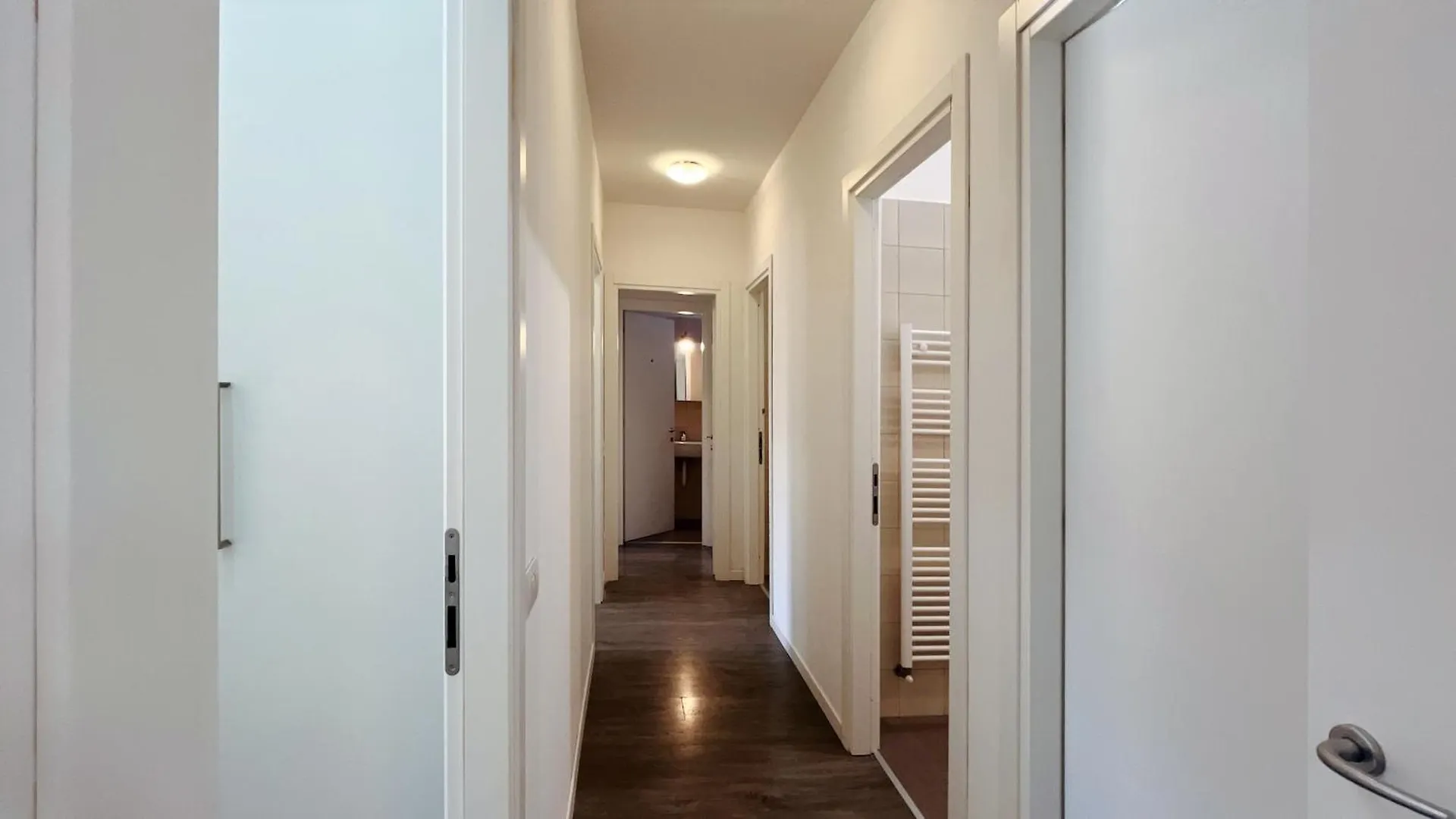 Guest House Lecco - Affitti Brevi Italia 0*,  إيطاليا